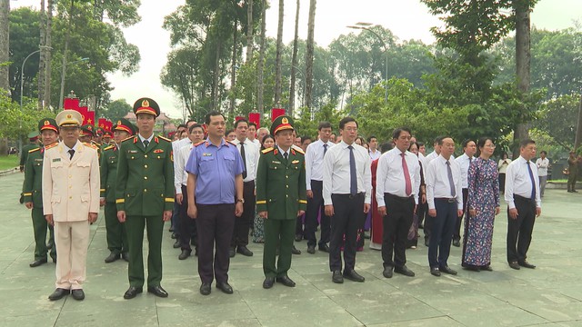 Lãnh đạo TP. Hồ Chí Minh tri ân các anh hùng liệt sĩ tại Củ Chi - Ảnh 5.