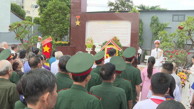 Phường Tân Sơn Nhì khánh thành công trình trùng tu Bia truyền thống, tri ân các Anh hùng Liệt sĩ - Ảnh 5.