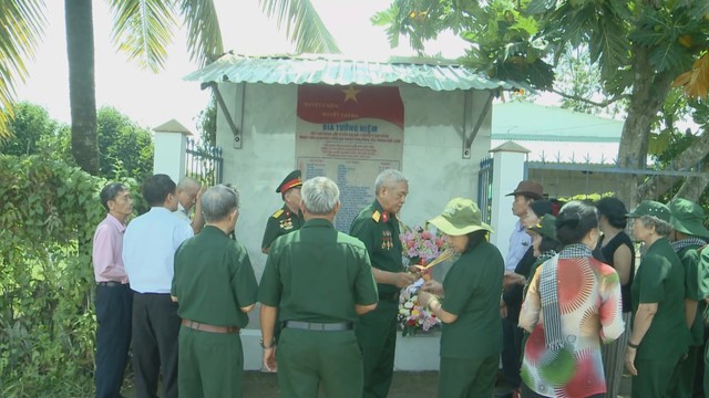 Dâng hương tưởng niệm các liệt sĩ Đặc công Gia Định 4 tại Củ Chi - Ảnh 3.
