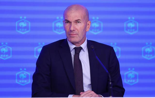 CĐV Pháp háo hức chào đón HLV Zinedine Zidane - Ảnh 1.