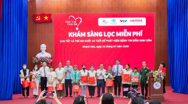 Viettel chung tay khám tim miễn phí cho hơn 600 em nhỏ tại Khánh Hòa - Ảnh 2.