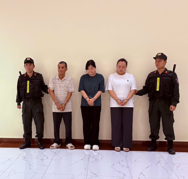 Bóc trần thủ đoạn làm giả hồ sơ, "hô biến" hàng nhập Trung Quốc thành hàng Canada để trúng các gói thầu thiết bị ngành điện - Ảnh 1.