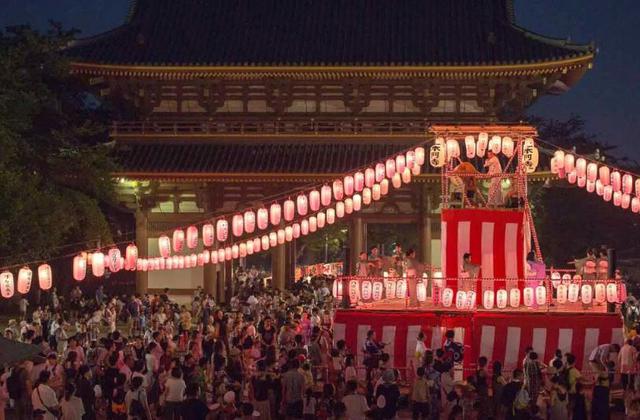 Tokyo rực rỡ với mùa lễ hội truyền thống trong tháng 8 - Ảnh 1.