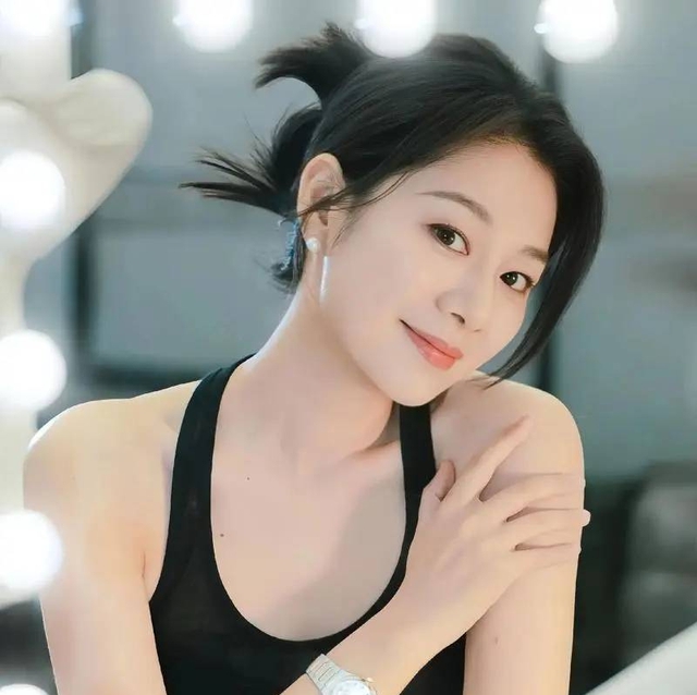 Vương Chân Nhi: Gương mặt quen thuộc của màn ảnh Hoa ngữ vẫn kín tiếng ở tuổi 38 - Ảnh 2.