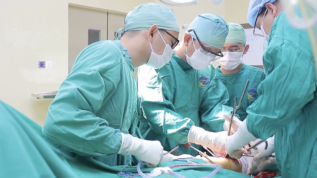Hành trình kiên cường của người phụ nữ liên tiếp gặp chấn thương - Ảnh 1.