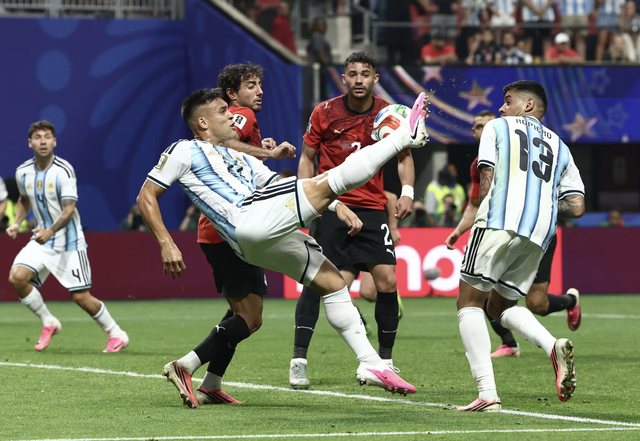 Argentina ngược dòng hạ Ai Cập 3-2 - Ảnh 4.