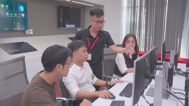 Thời sự HTV ngày 10/8/2026 | Bí thư Thành ủy TP. Hồ Chí Minh Trần Lưu Quang viếng Chủ tịch Quốc hội Lào Xaysomphone Phomvihane - Ảnh 6.