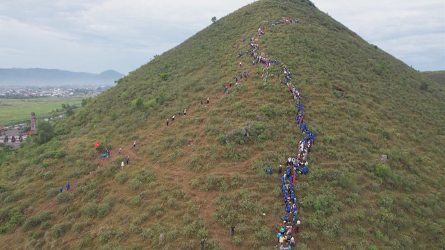 60 giây Sáng ngày 17/8/2026 | "Bác Hồ sống mãi" - Một dòng chữ, triệu tấm lòng - Ảnh 1.