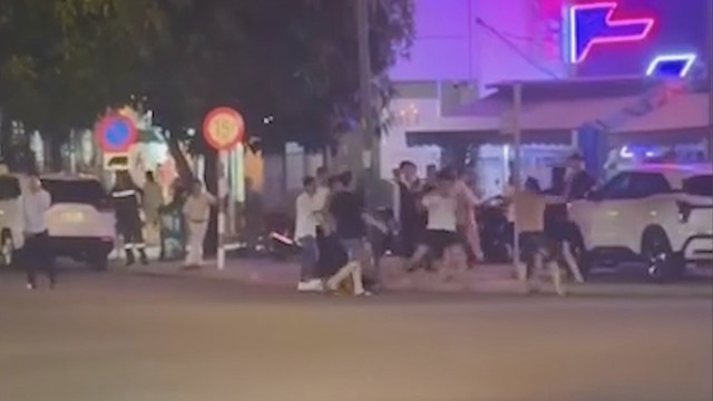 TP. Hồ Chí Minh: Hỗn chiến vì bị nhìn đểu lúc ăn nhậu - Ảnh 1.