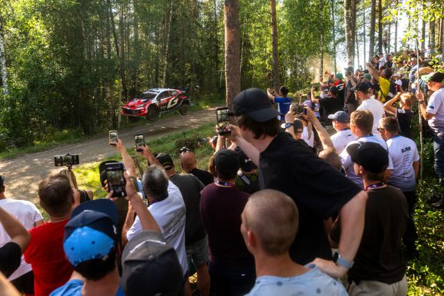 Sami Pajari tiến gần chiến thắng đầu tiên tại Rally Phần Lan - Ảnh 1.