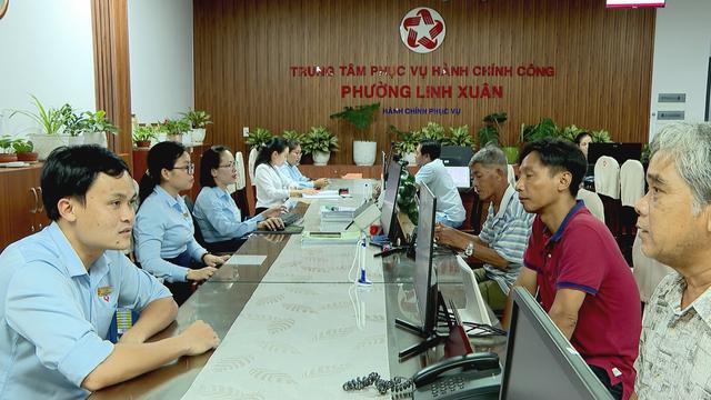 Phường Linh Xuân triển khai hỗ trợ giải quyết thủ tục hành chính ngoài giờ - Ảnh 1.