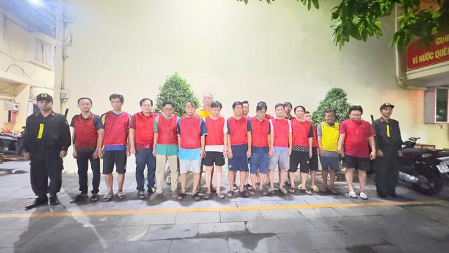 TP. Hồ Chí Minh: Triệt phá đường dây cá độ bóng đá World Cup 2026 hơn 1,7 tỷ đồng - Ảnh 1.