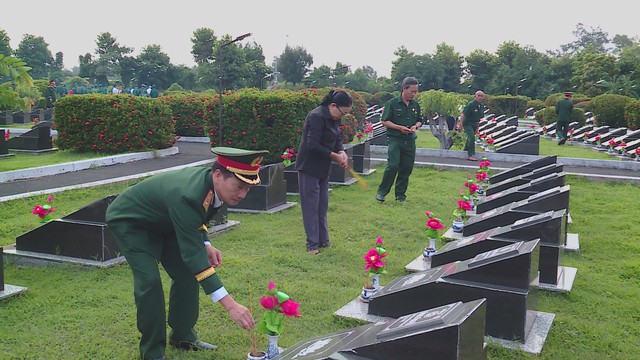 Thời sự HTV ngày 26/8/2026 | Lãnh đạo TP. Hồ Chí Minh dâng hương tri ân các anh hùng liệt sĩ tại xã Cần Giờ  - Ảnh 1.