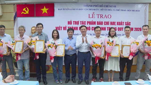 Thời sự trưa HTV ngày 27/8/2026 | Phường Vườn Lài trao tặng Huy hiệu Đảng đợt ngày 2/9/2026 - Ảnh 2.
