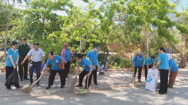 Tận tụy vì dân, vững lòng với Đảng - Ảnh 1.
