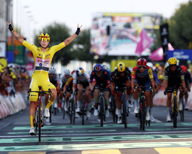 Lorena Wiebes thắng liên tiếp hai chặng tại Tour de France Femmes - Ảnh 1.