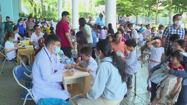 Khám sức khỏe học sinh trước năm học mới - Ảnh 3.