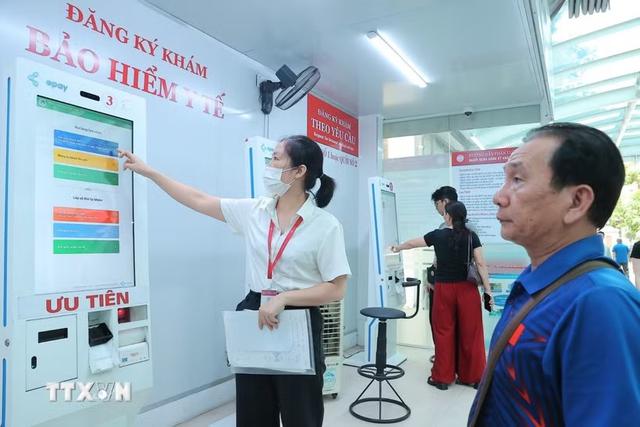 Không được thu thêm tiền của người bệnh BHYT nếu không khám theo yêu cầu - Ảnh 1.