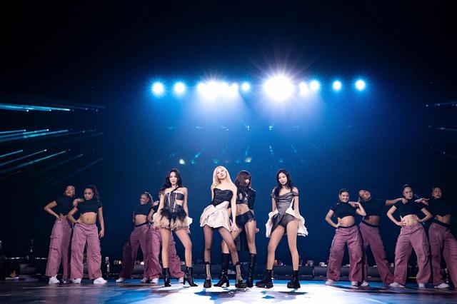 BLACKPINK tròn 10 năm: Nhóm nhạc nữ viết lại cách K-pop chinh phục thế giới- Ảnh 4.