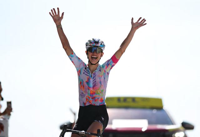 Niewiadoma-Phinney thắng chặng 7, giành Áo Vàng Tour de France Femmes- Ảnh 1.
