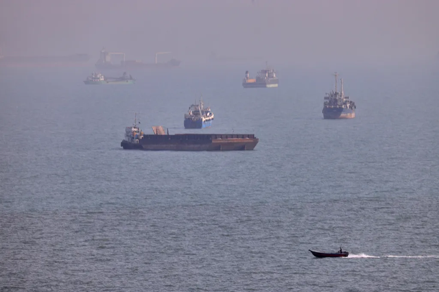 Iran và Oman đạt thỏa thuận sơ bộ mở lại eo biển Hormuz - Ảnh 1.
