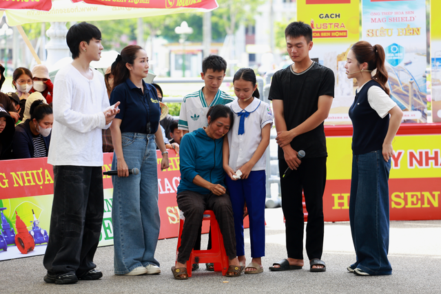 Mái ấm gia đình Việt: Em chăm cha sống thực vật, anh phụ hồ nuôi gia đình - Ảnh 12.