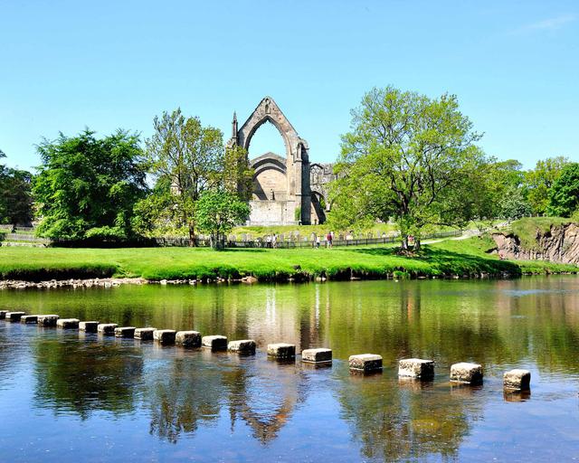 Khám phá những dòng sông đẹp nhất ở Anh và Ireland- Ảnh 1.