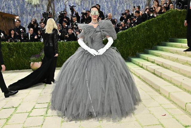 Vì sao Zendaya, Kylie Jenner chuộng thương hiệu thời trang mang tên "Phân"?- Ảnh 7.