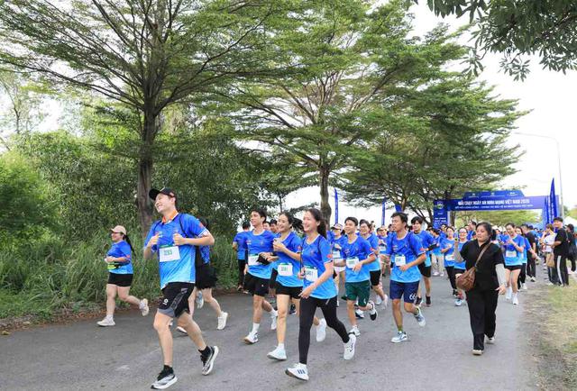 Hơn 1.000 VĐV dự Giải chạy Ngày An ninh mạng Việt Nam 2026 - Ảnh 1.