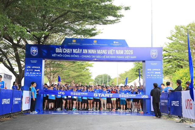 Hơn 1.000 bước chạy vì một không gian mạng an toàn, nhân văn- Ảnh 1.