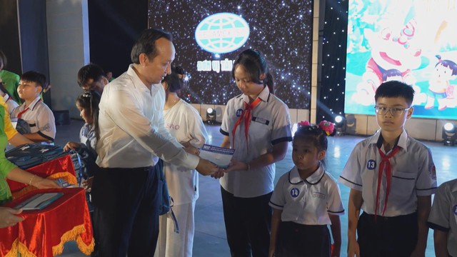 Đêm hội trăng rằm cho con của người lao động I Thời sự trưa HTV ngày 22/9/2026  - Ảnh 3.