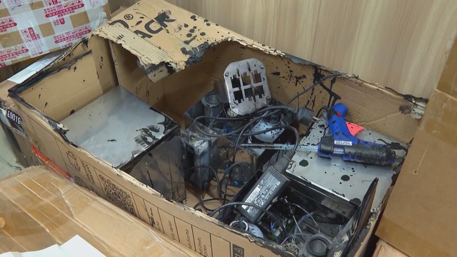 Cấp cứu một người đàn ông bị 2 thanh sắt đâm xuyên qua đùi và bụng | 60 Giây Sáng ngày /9/2026 - Ảnh 2.