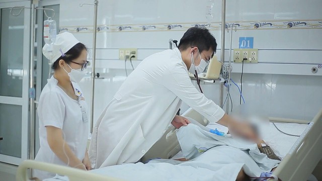 Kích hoạt báo động đỏ cứu sống người phụ nữ bị sét đánh nguy kịch | Thời sự trưa HTV ngày 29/9/2026 - Ảnh 1.