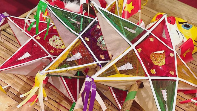 Rộn ràng Trung thu giữa lòng phố cổ Hà Nội  - Ảnh 4.
