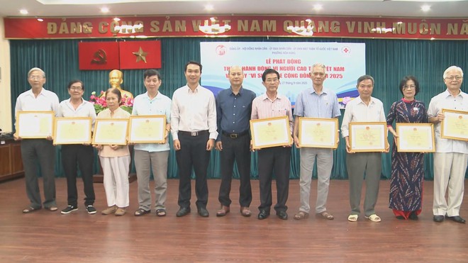 TP. Hồ Chí Minh: Hơn 1.000 người cao tuổi được chăm sóc sức khỏe tại Ngày hội “Vì sức khỏe cộng đồng” - Ảnh 1.