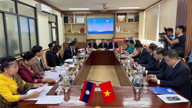 Ủy ban MTTQ Việt Nam TP. Hồ Chí Minh hội đàm với Ủy ban Mặt trận Lào xây dựng đất nước thủ đô Viêng Chăn  - Ảnh 1.