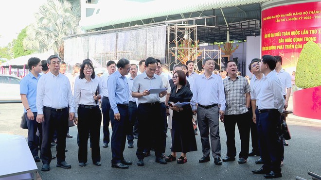 TP. Hồ Chí Minh: Bí thư Thành ủy Trần Lưu Quang kiểm tra công tác chuẩn bị Đại hội Đảng bộ TP. Hồ Chí Minh lần thứ I - Ảnh 4.