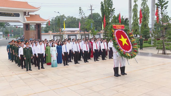 Tri ân các anh hùng liệt sĩ - Ảnh 1.