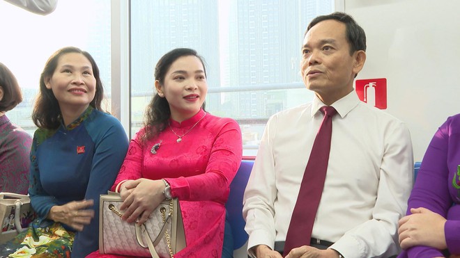 Đại biểu Đại hội Đảng bộ TP. Hồ Chí Minh dâng hương Vua Hùng, tham quan metro Bến Thành - Suối Tiên - Ảnh 4.