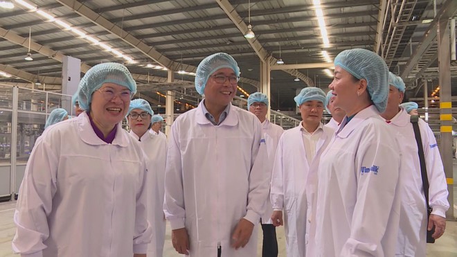 Đoàn đại biểu dự Đại hội Đảng bộ TP. Hồ Chí Minh tham quan mô hình kinh tế khu vực Bình Dương- Ảnh 2.