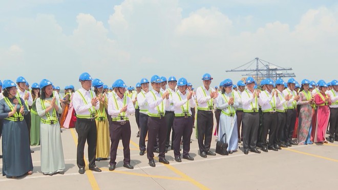 Đoàn đại biểu dự Đại hội Đảng bộ TP. Hồ Chí Minh thăm và làm việc tại Vùng 2 Hải quân- Ảnh 1.