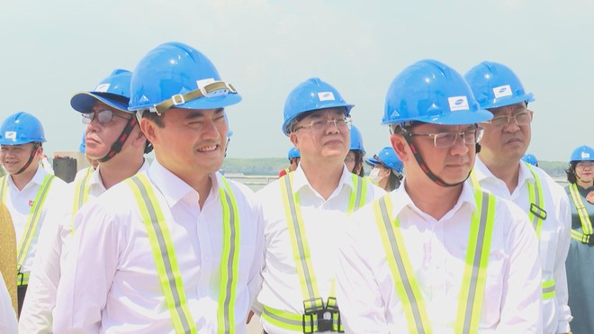 Đoàn đại biểu dự Đại hội Đảng bộ TP. Hồ Chí Minh thăm và làm việc tại Vùng 2 Hải quân- Ảnh 2.