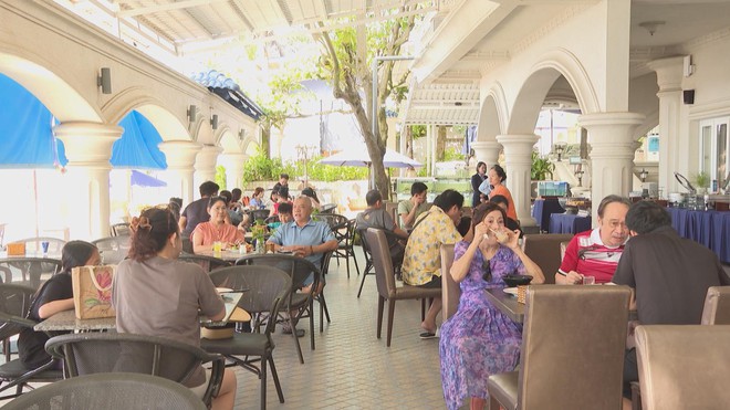 Khu vực dịch vụ của TP. Hồ Chí Minh tăng trưởng khởi sắc- Ảnh 1.
