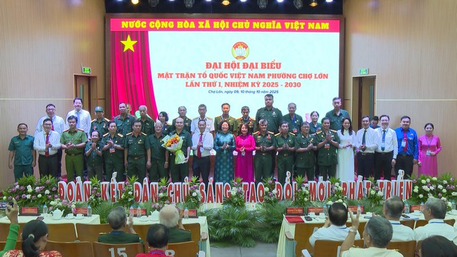 Ra mắt Ban chấp hành Ủy ban MTTQ phường Chợ Lớn- Ảnh 1.