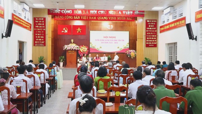 Phường Tam Bình tuyên dương 142 tập thể, cá nhân điển hình tiên tiến giai đoạn 2020 - 2025- Ảnh 1.
