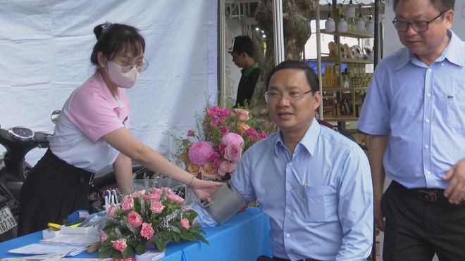 Xã Nhà Bè khai mạc Tuần lễ Văn hóa ẩm thực và mùa mua sắm 2025 - Ảnh 11.