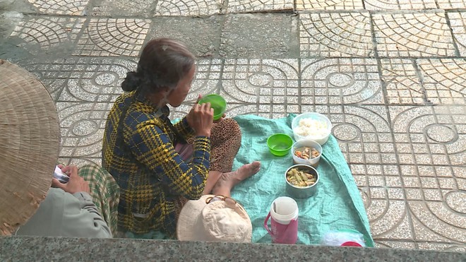 Phương Quyên: Mồ côi cha, mẹ bỏ đi, cô bé nương tựa bà nội già yếu - Ảnh 3.