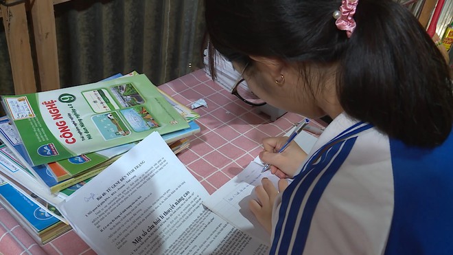 Phương Quyên: Mồ côi cha, mẹ bỏ đi, cô bé nương tựa bà nội già yếu - Ảnh 10.
