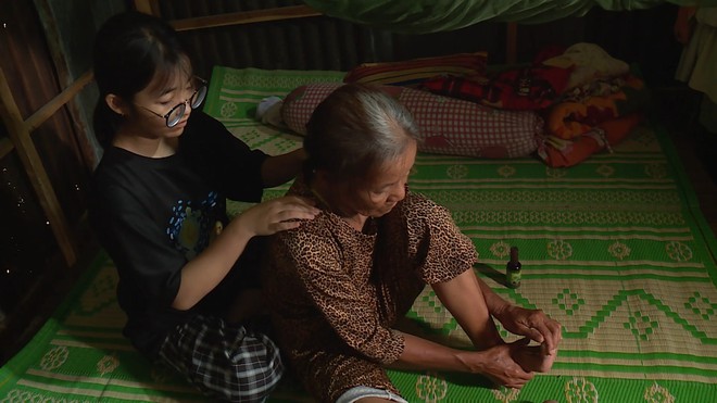 Phương Quyên: Mồ côi cha, mẹ bỏ đi, cô bé nương tựa bà nội già yếu - Ảnh 8.