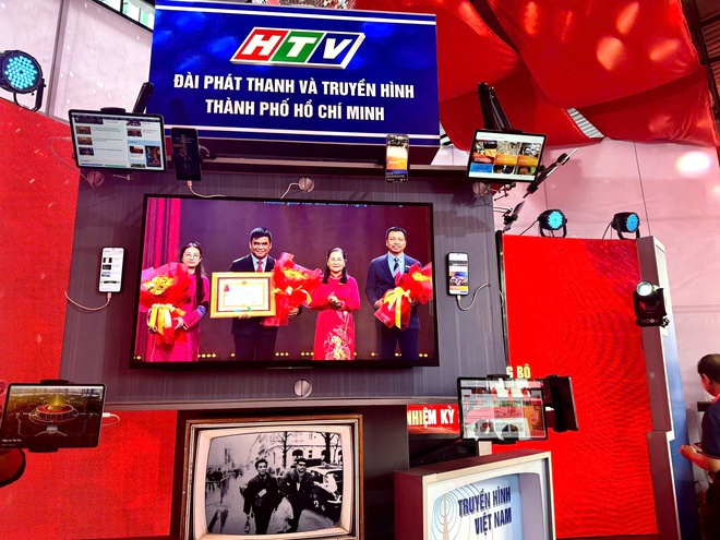 Không gian "Tháp đa truyền thông HTV" tại Triển lãm thành tựu Báo chí - Xuất bản - Ảnh 2.